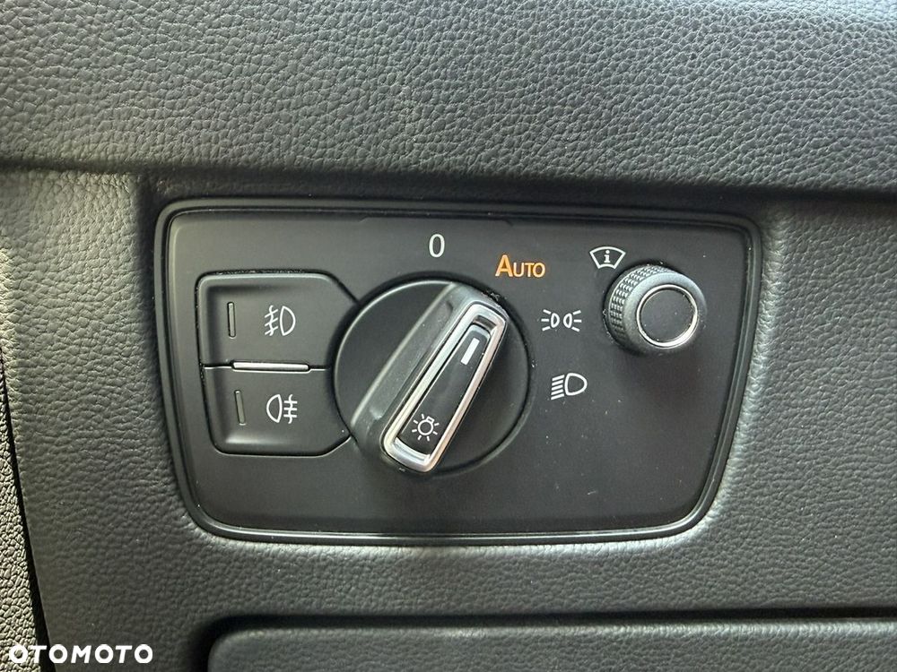 Volkswagen Passat Variant 2.0 TDI SCR DSG Elegance - 33