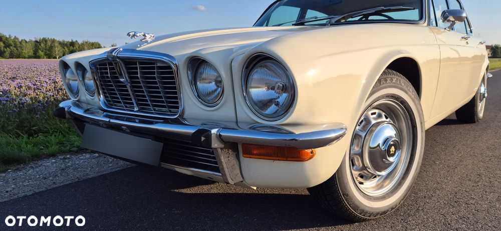 Jaguar XJ - 10