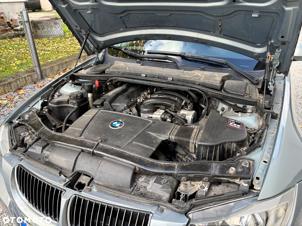 BMW Seria 3 320i - 40