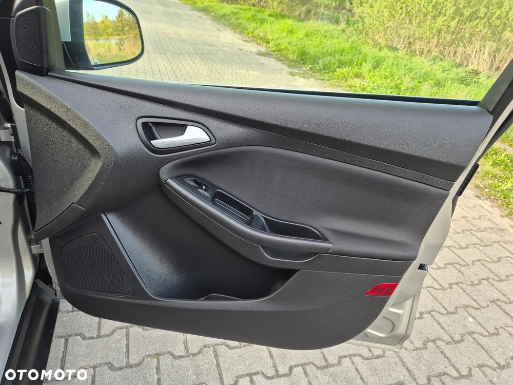 Ford Focus 1.0 EcoBoost STart-Stopp-System TITANIUM - 38