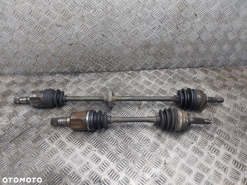 PÓŁOŚ LEWY PRZÓD + PRAWY PRZÓD KIA RIO I LIFT 1.3 8V - 1