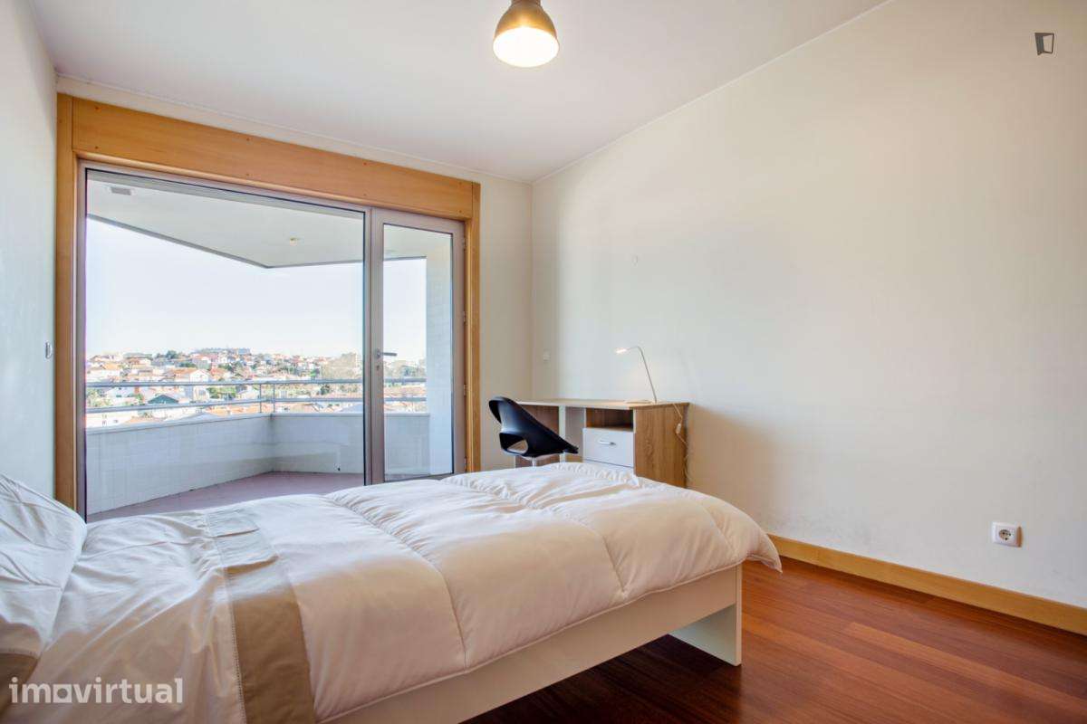 Quarto - localizado em Pedrouços Porto - Grande imagem: 2/9