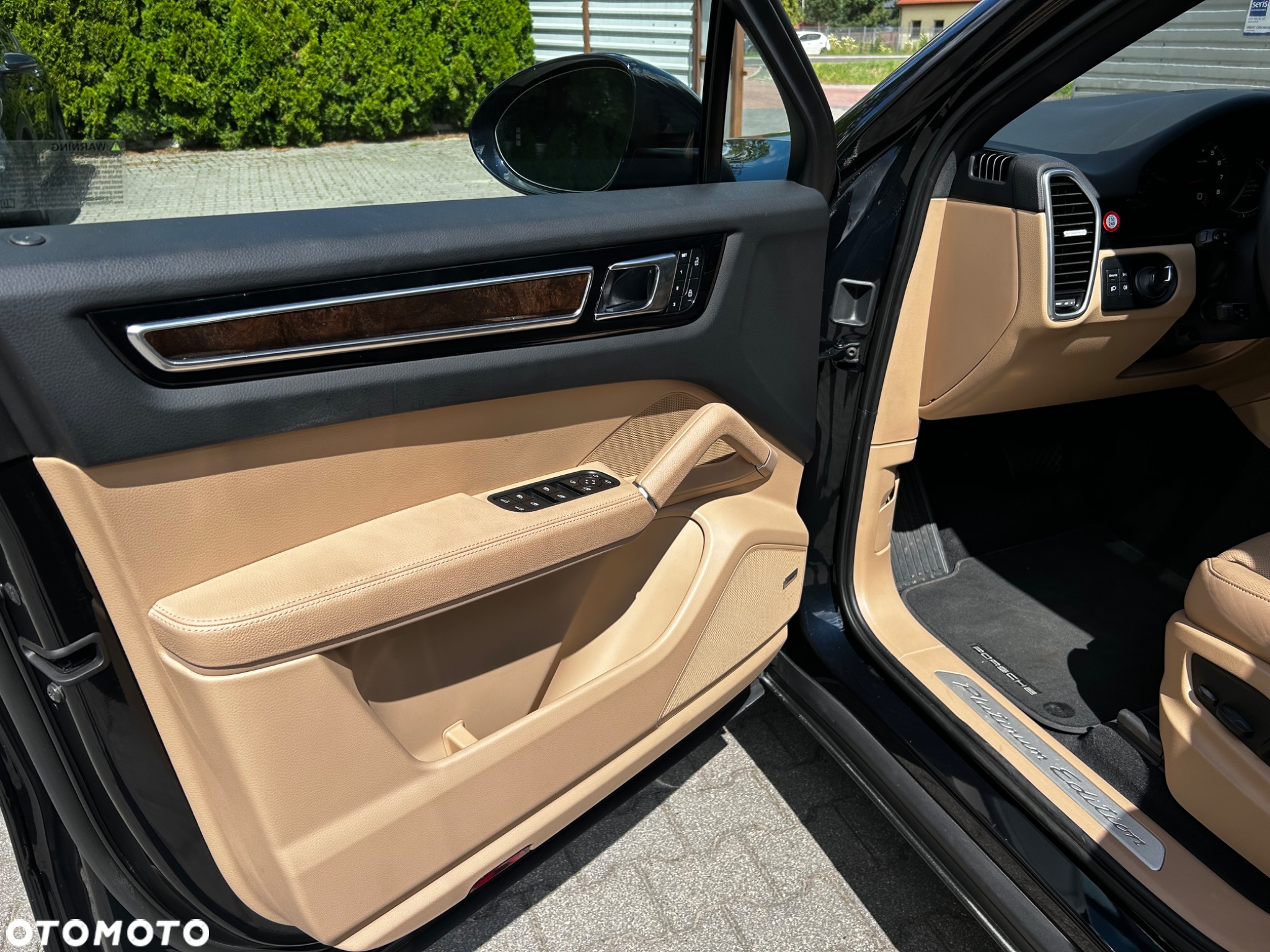 Porsche Cayenne Coupe Platinum Edition - 24