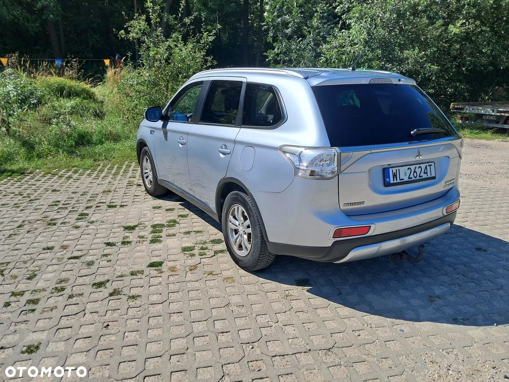Mitsubishi Outlander Intense + - 2