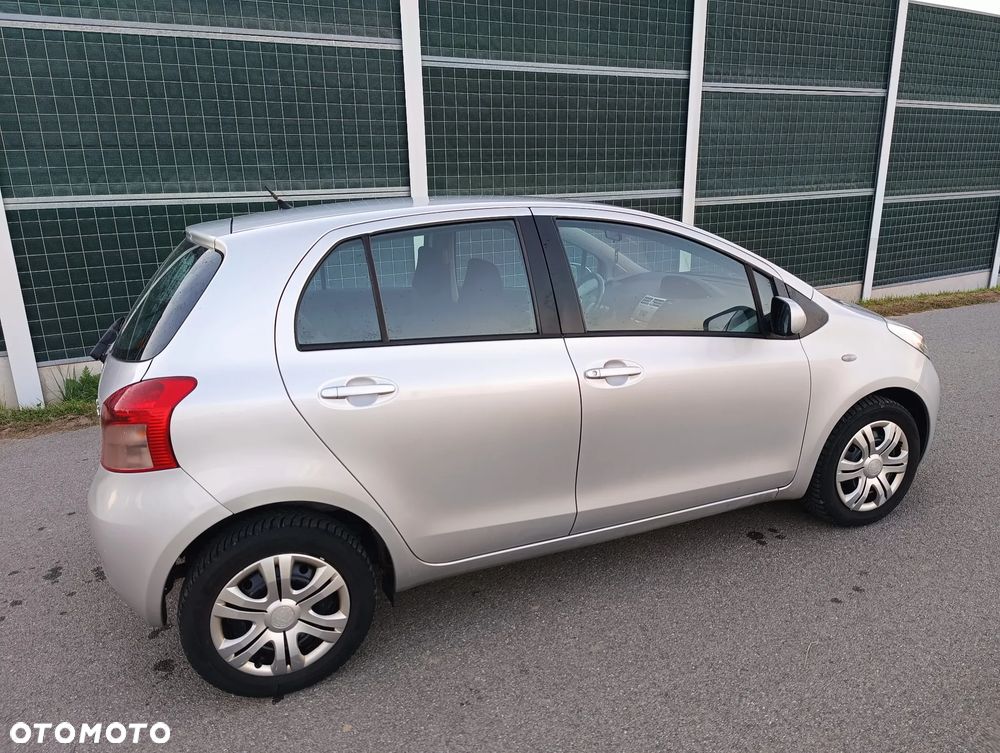 Toyota Yaris 1.3 Sol Premium - 17