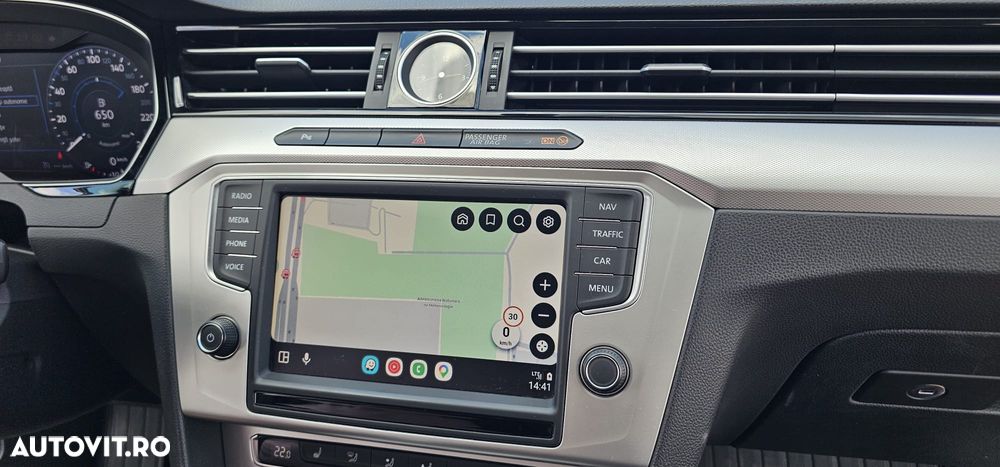 Volkswagen Passat 2.0 TDI DSG Comfortline - 11