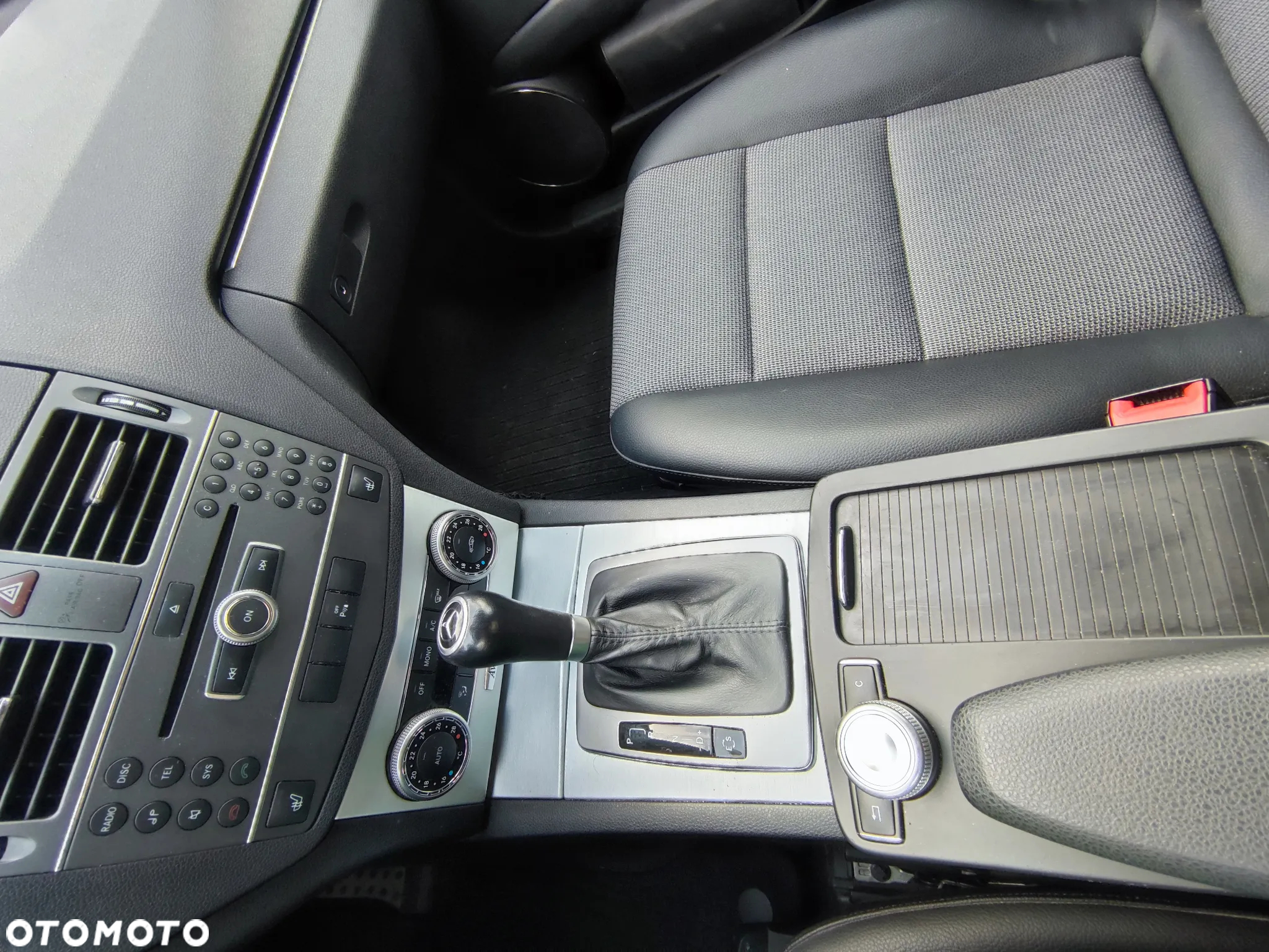 Mercedes-Benz Klasa C 180 CGI Automatik BlueEFFICIENCY Avantgarde - 11