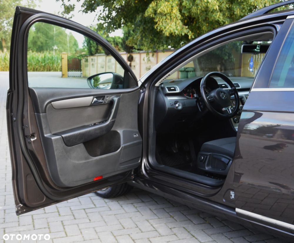 Volkswagen Passat - 13