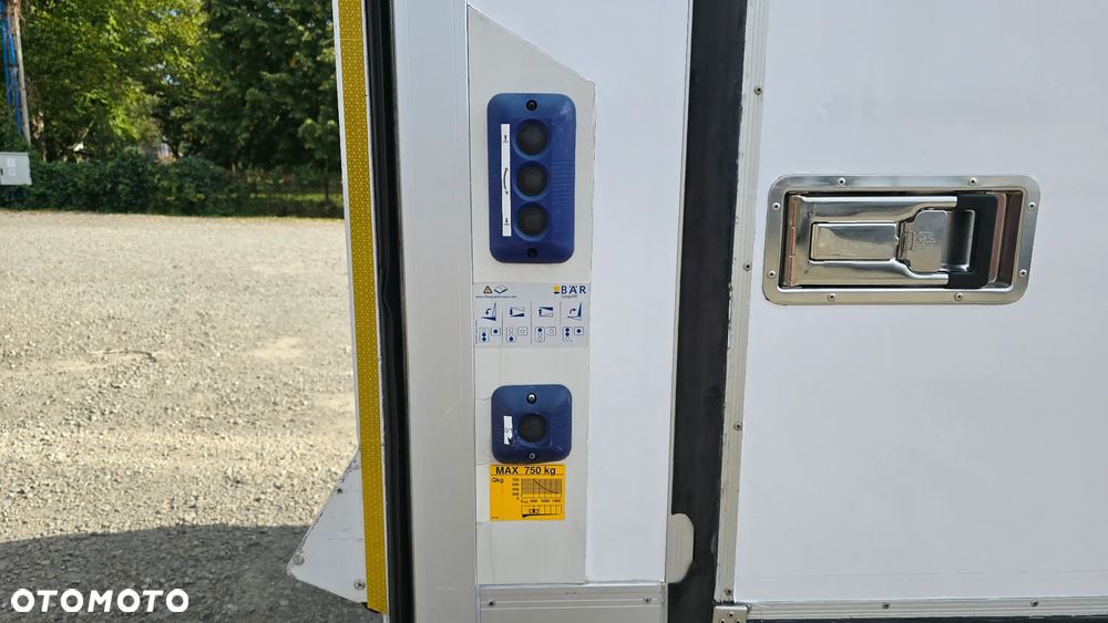 Mercedes-Benz SPRINTER - 12