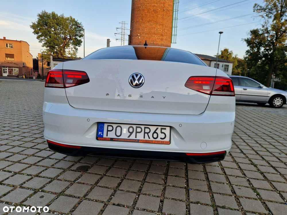 Volkswagen Passat - 12