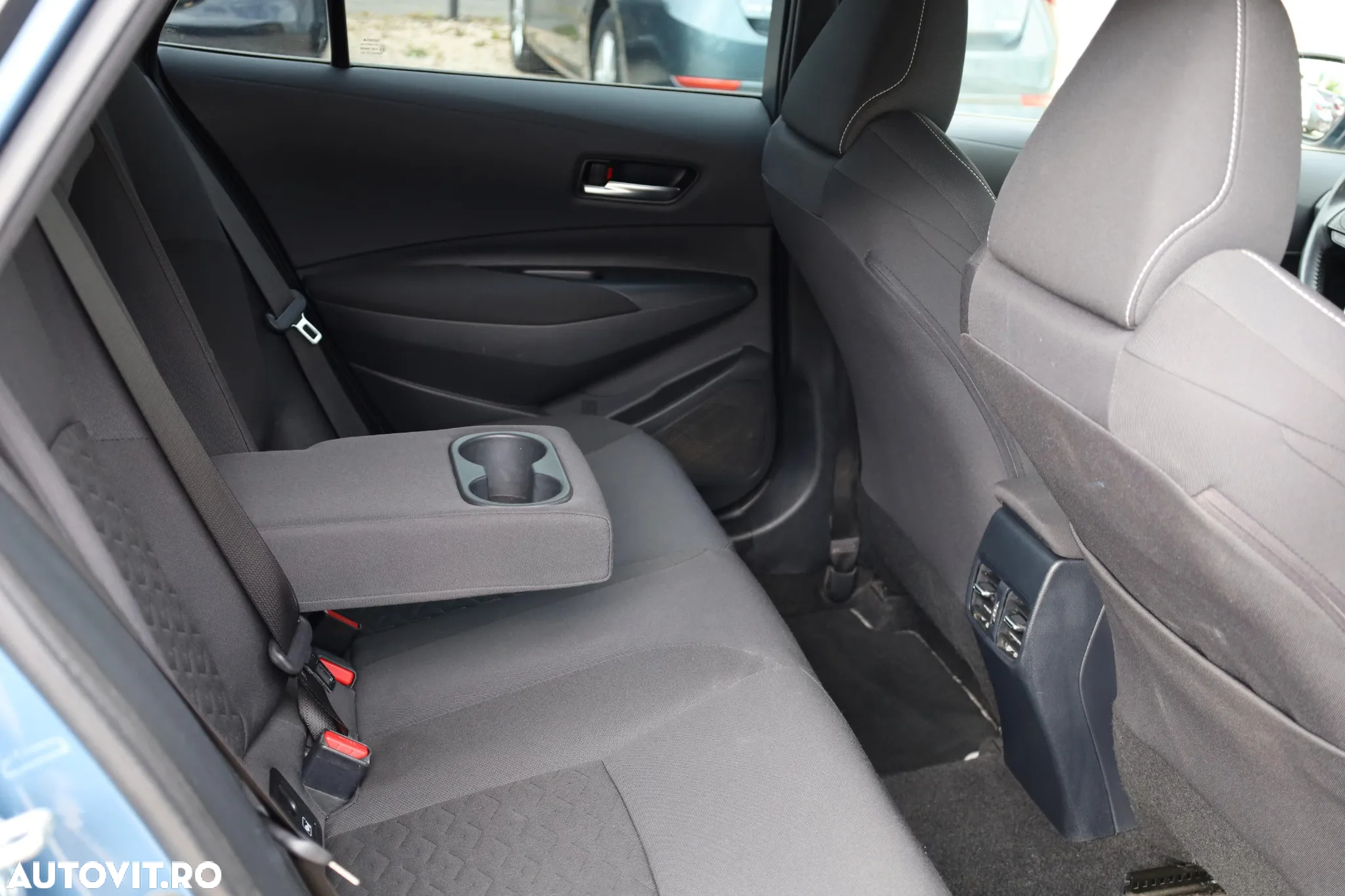 Toyota Corolla 1.8 Hybrid Comfort - 24