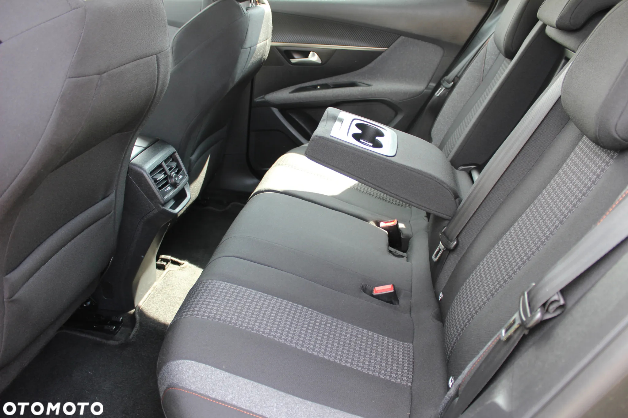 Peugeot 3008 1.6 BlueHDi Style S&S - 9