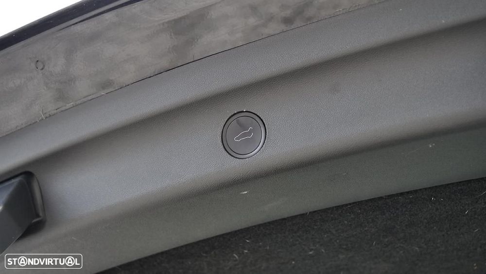 Tesla Model Y Long Range Dual Motor AWD - 14