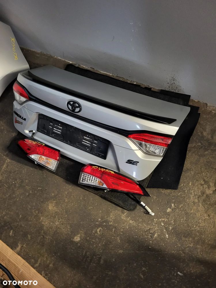 Toyota corolla e21 SE klapa tyl - 1