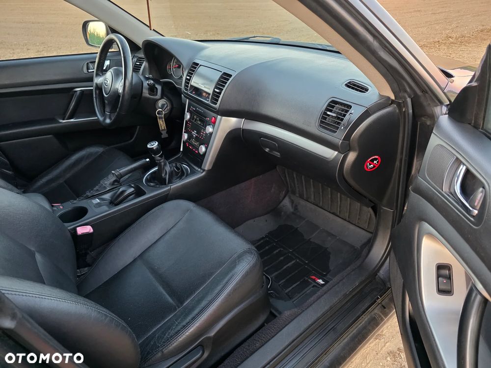 Subaru Legacy - 18
