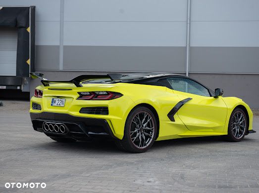 Chevrolet Corvette - 11