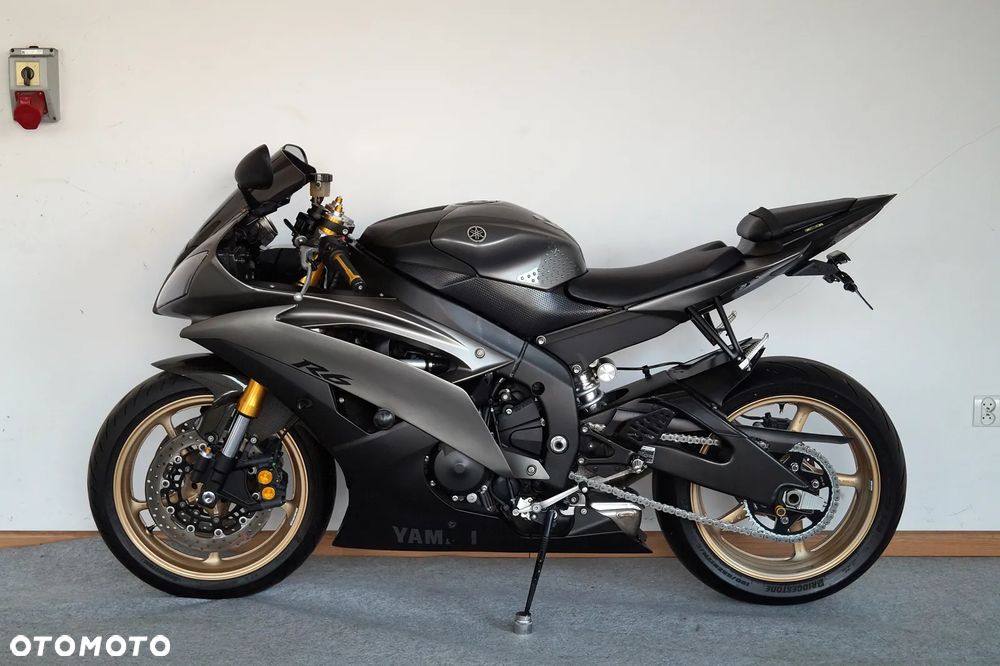 Yamaha R6 - 6