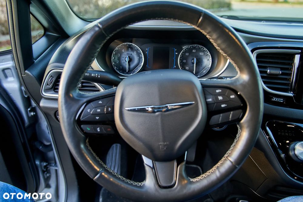 Chrysler Pacifica - 15