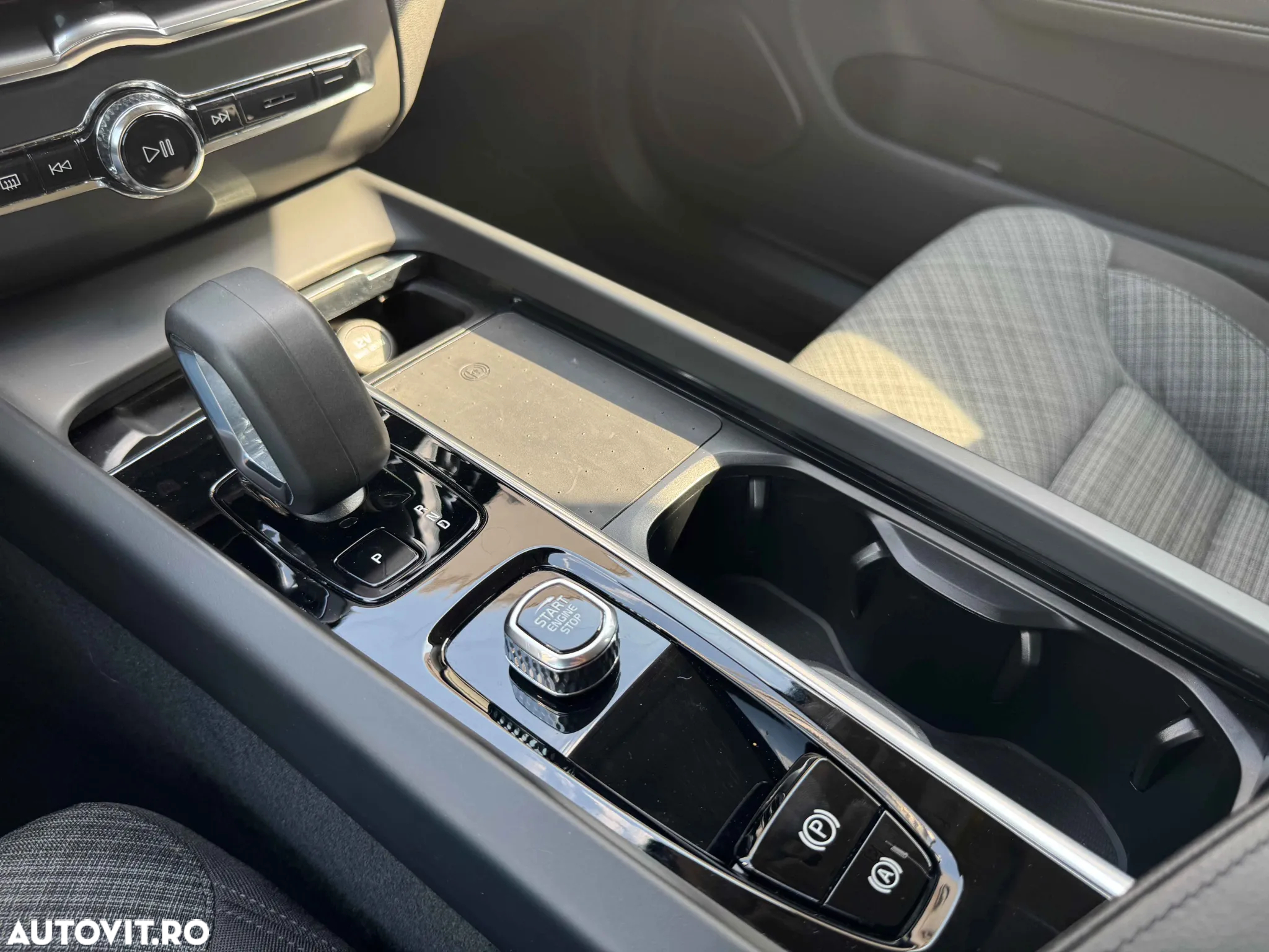 Volvo XC 60 B4 MHEV AT AWD Core - 30