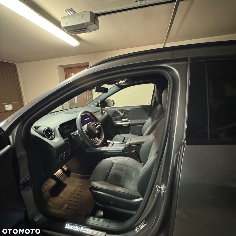 Mercedes-Benz GLA - 8