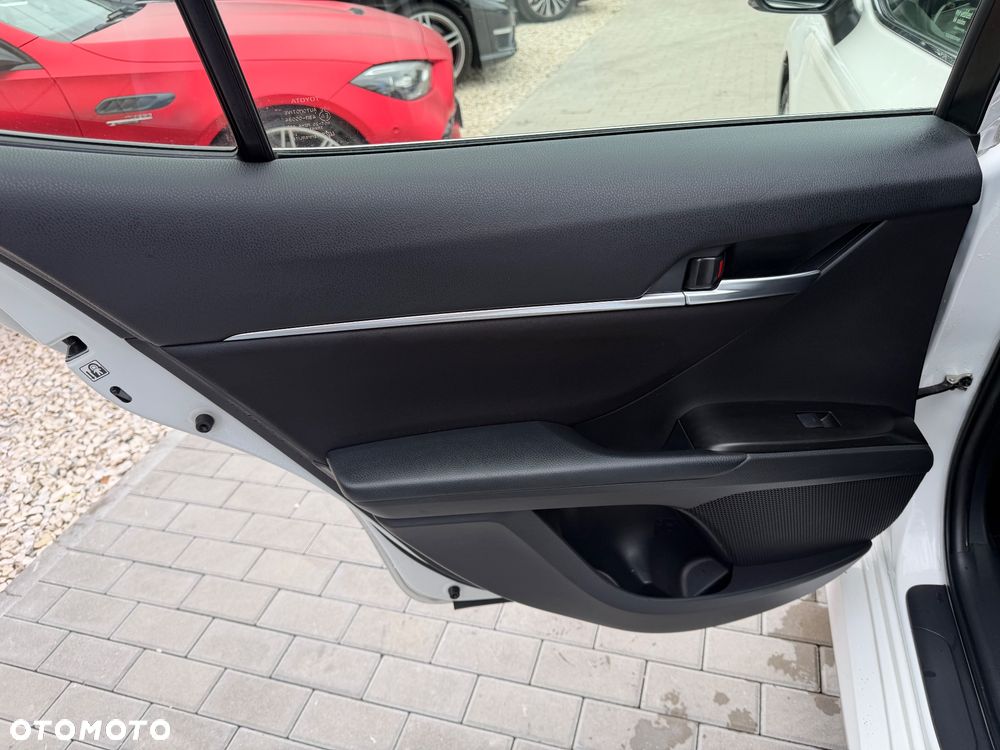 Toyota Camry 2.5 Hybrid Comfort CVT - 25
