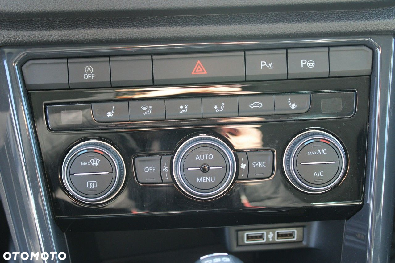 Volkswagen T-Roc - 17