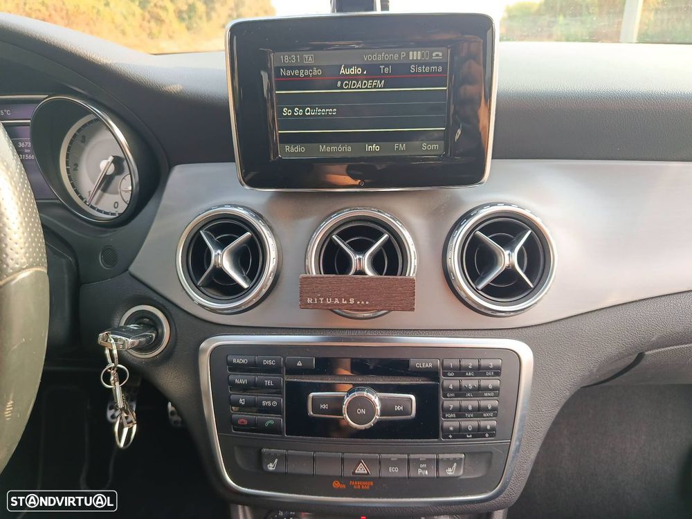 Mercedes-Benz GLA 200 d AMG Line - 9