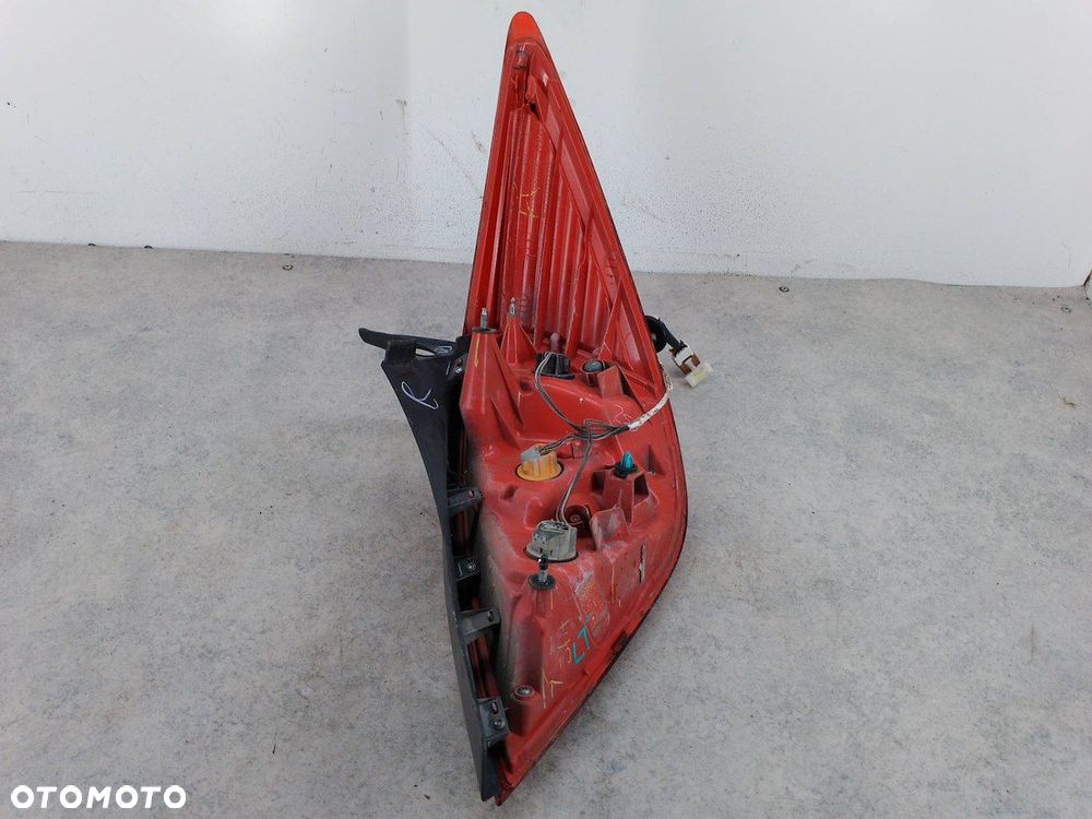 LAMPA TYLNA LEWA NISSAN TIIDA HATCHBACK 5D - 7