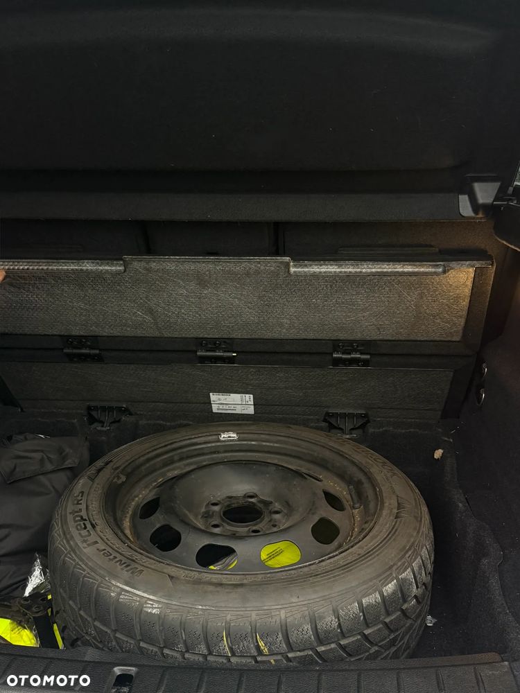 BMW Seria 2 218d - 24