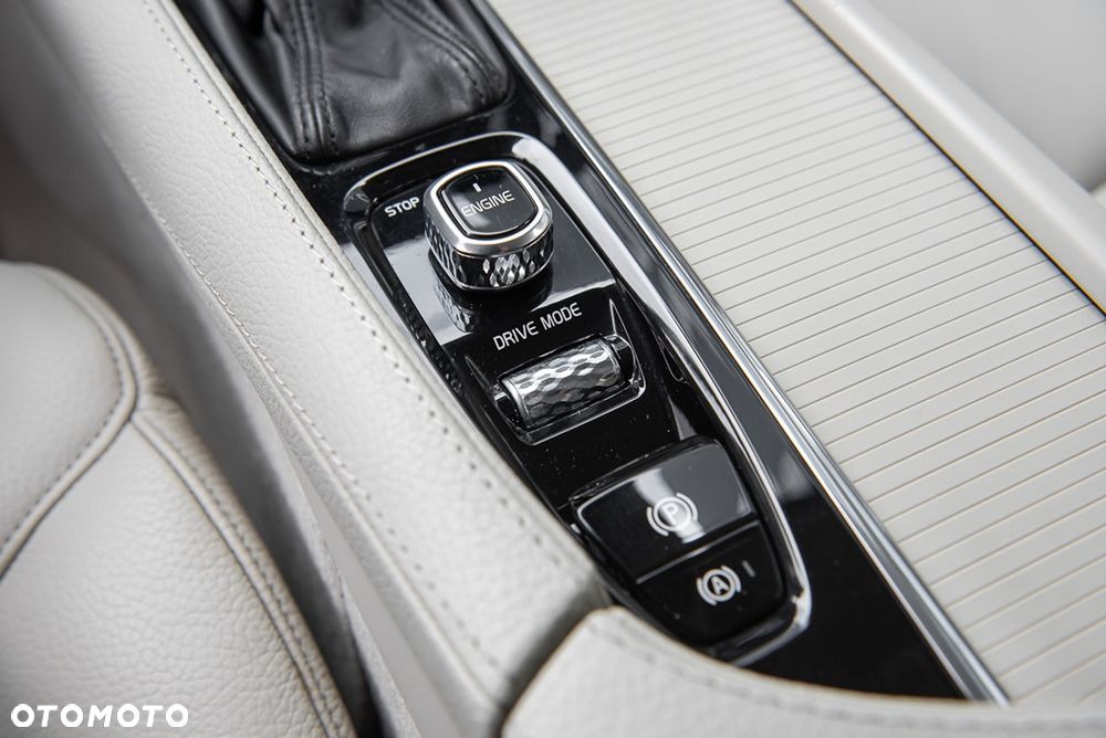 Volvo S90 D5 AWD Momentum - 26