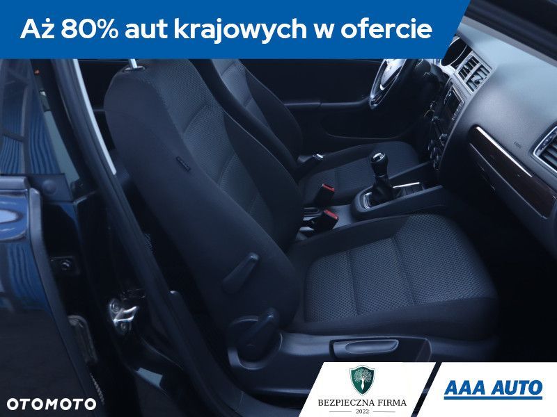 Volkswagen Jetta - 11