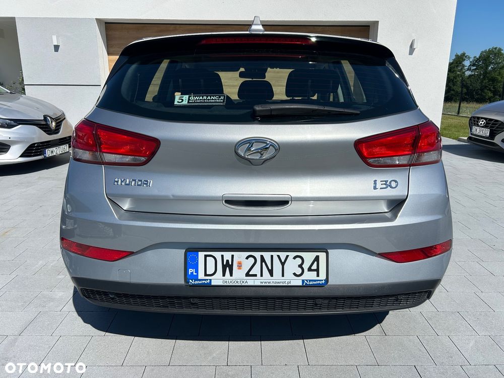 Hyundai i30 1.5 DPI Classic + - 5