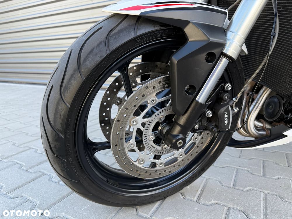 Triumph Street Triple - 17