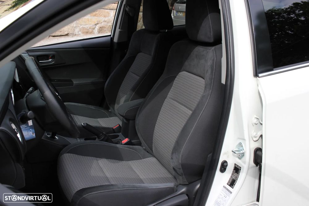 Toyota Auris Touring Sports 1.8 HSD Comfort +P.Techno+P.Sport - 13