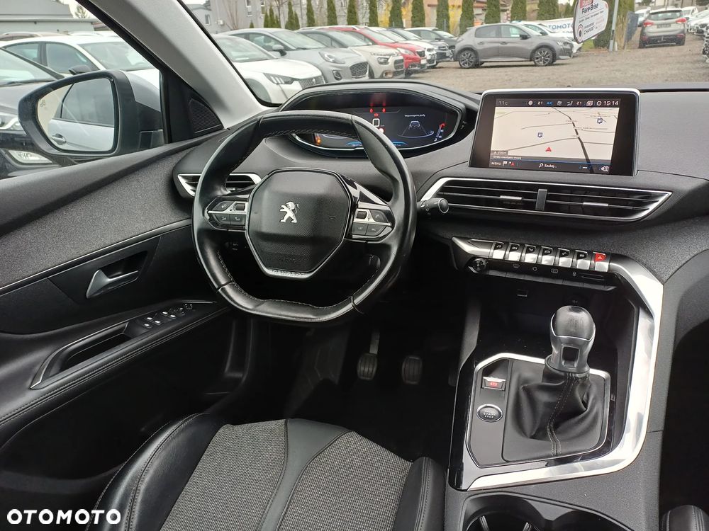 Peugeot 5008 1.2 PureTech Allure S&S - 26