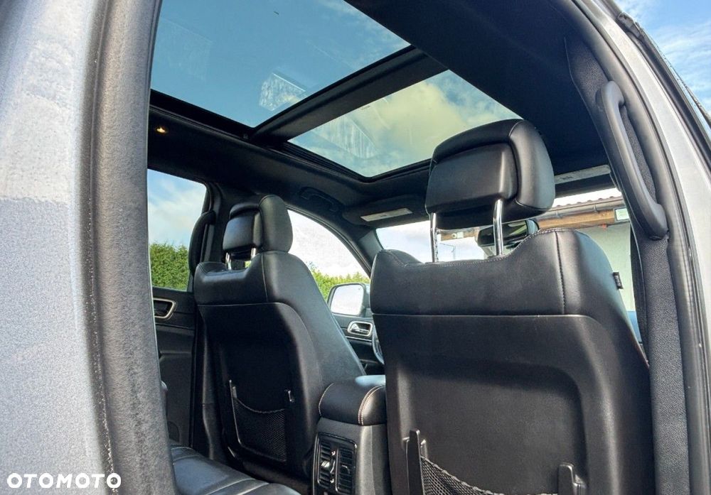 Jeep Grand Cherokee - 17