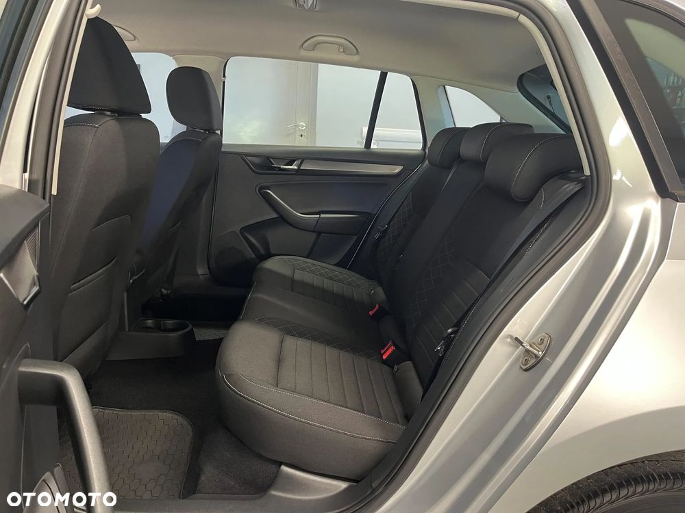 Skoda RAPID 1.0 TSI Style - 9