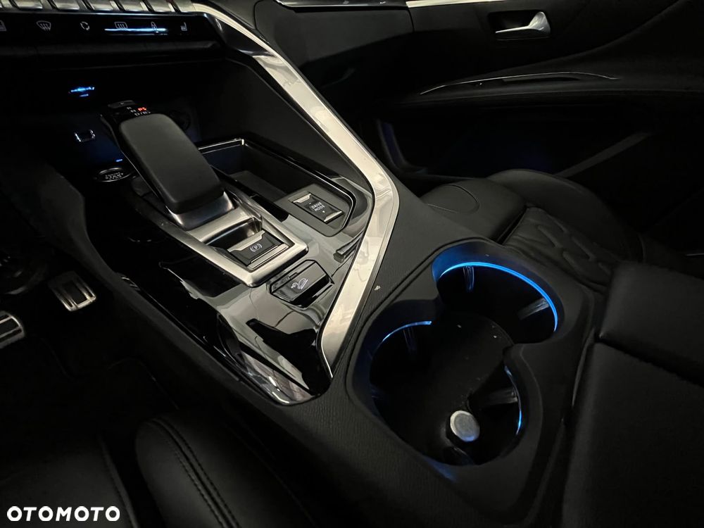 Peugeot 3008 1.6 PureTech HYbrid4 GT Line S&S EAT8 - 32