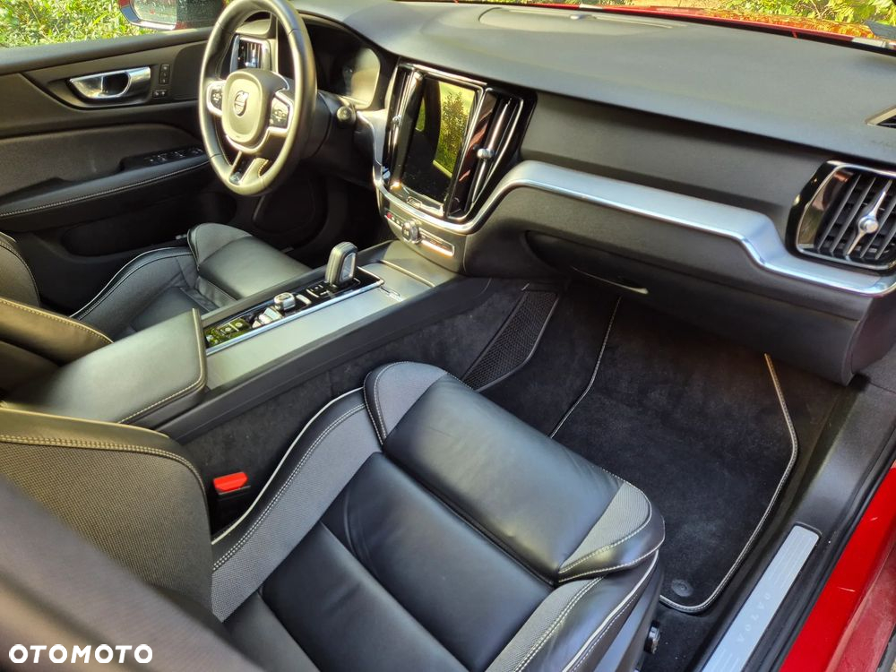 Volvo V60 B3 B R-Design - 21