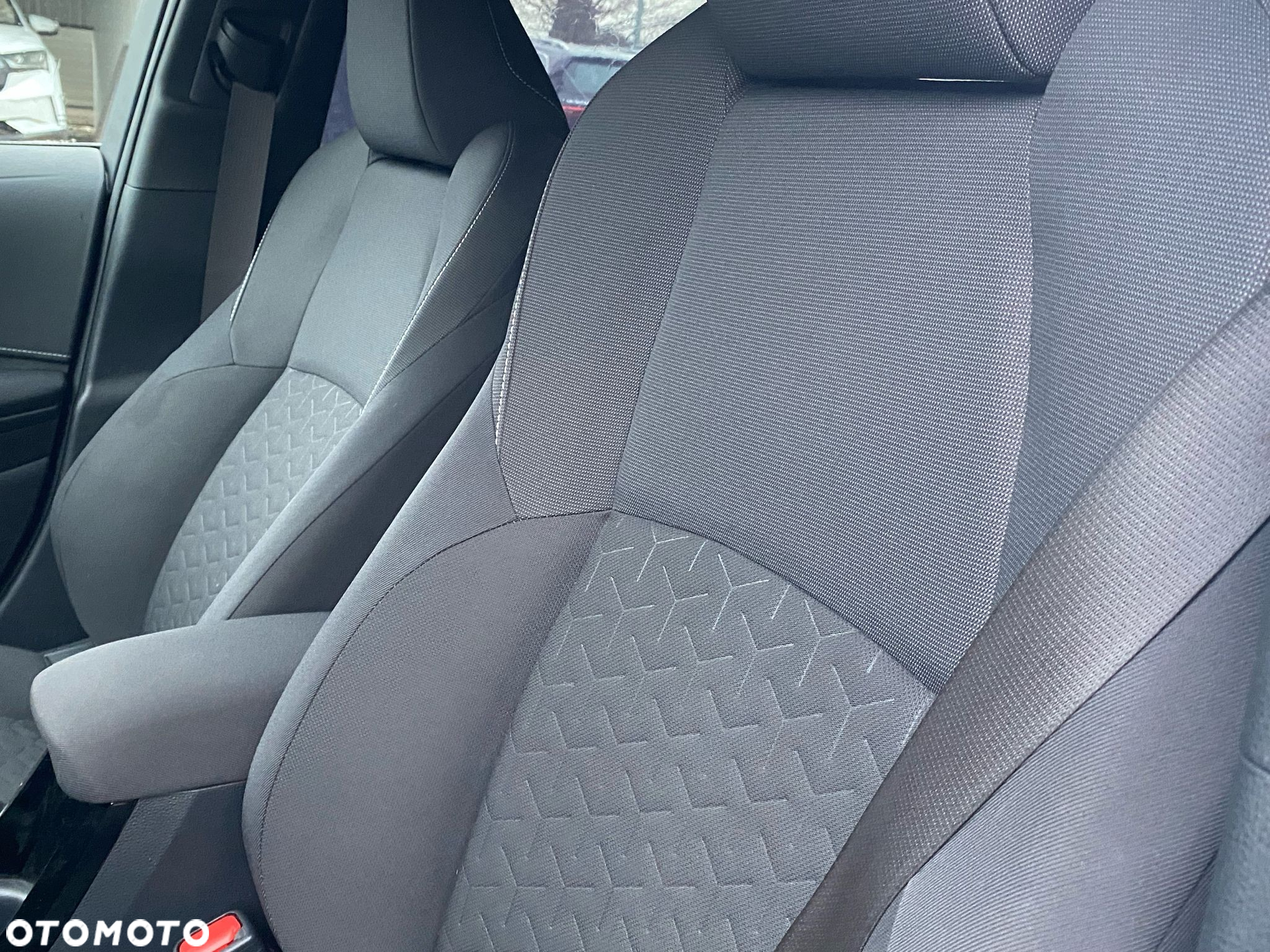 Toyota Corolla 1.8 Hybrid Comfort - 17