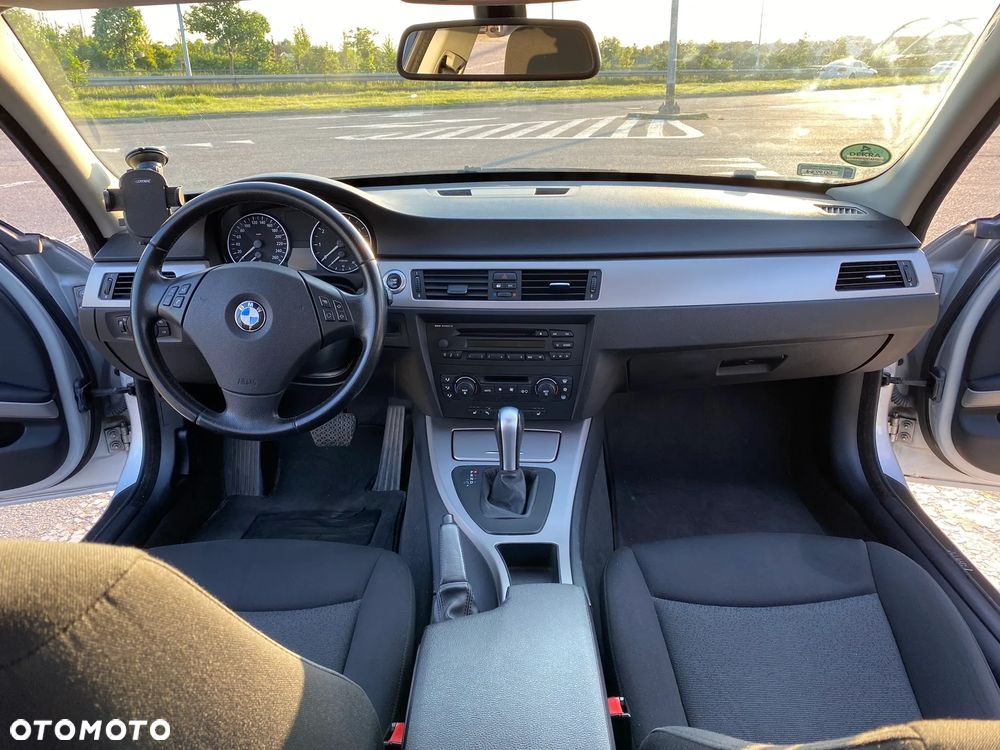BMW Seria 3 318i - 29