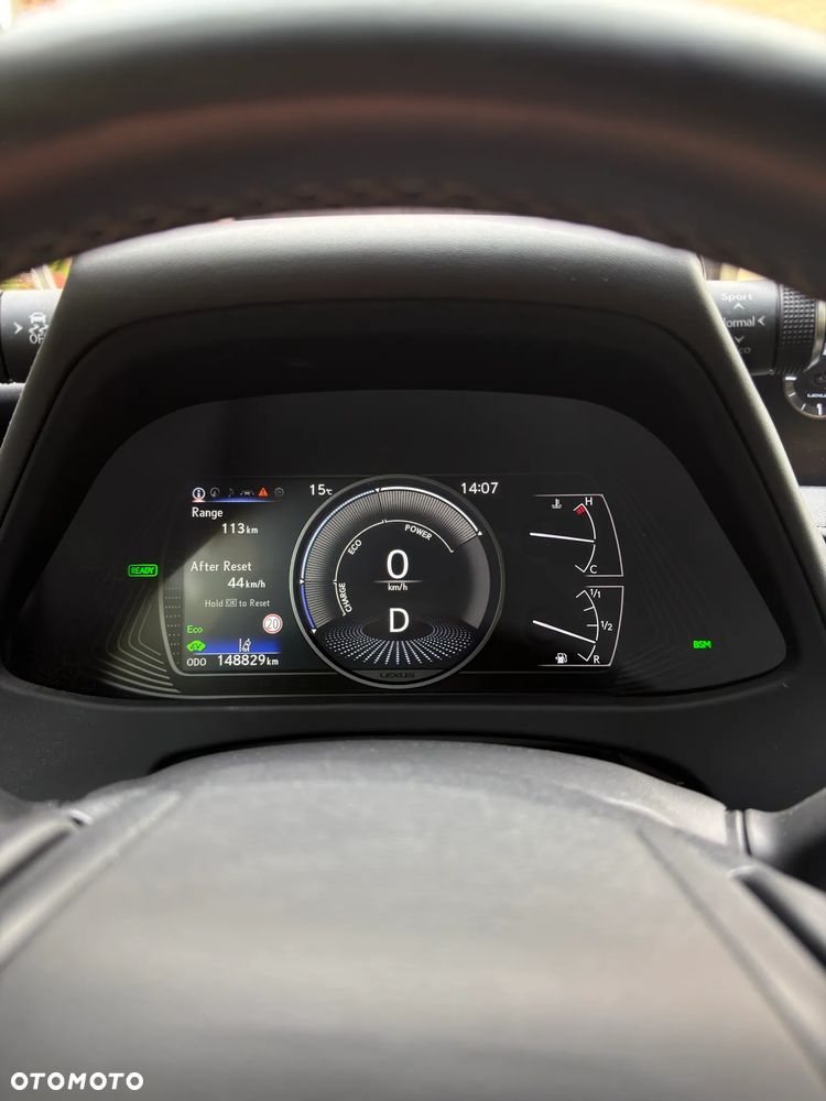 Lexus UX - 25