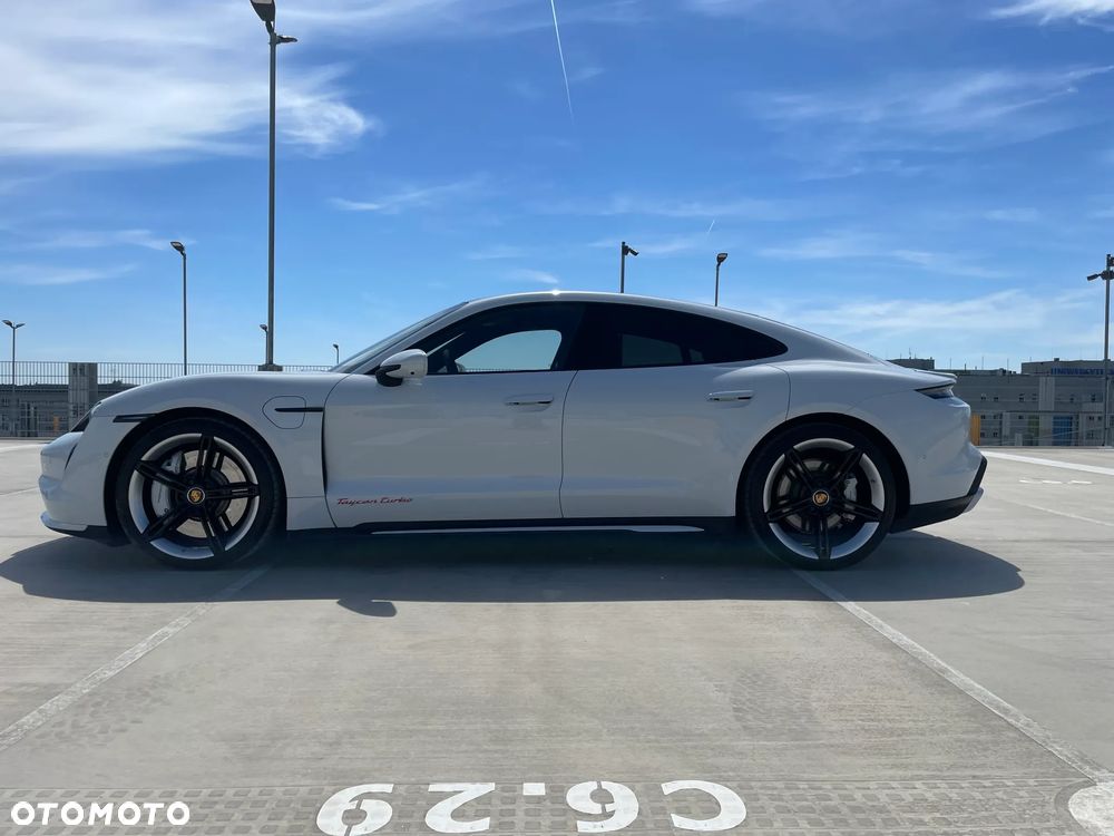 Porsche Taycan Turbo - 9