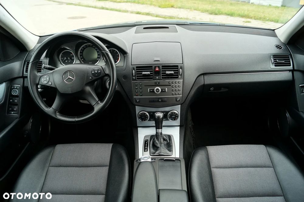 Mercedes-Benz Klasa C 180 CGI Automatik BlueEFFICIENCY Avantgarde - 26