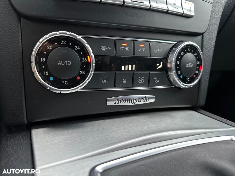 Mercedes-Benz C 180 CGI BlueEFFICIENCY - 8
