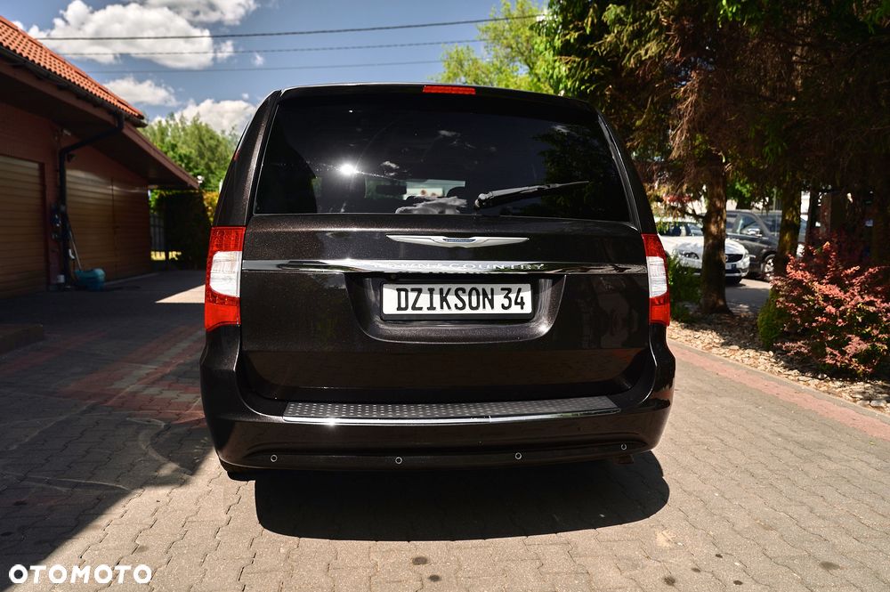 Chrysler Town & Country 3.6 Limited - 13