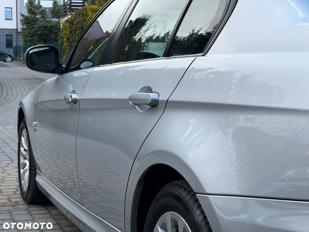 BMW Seria 3 320d xDrive DPF - 11