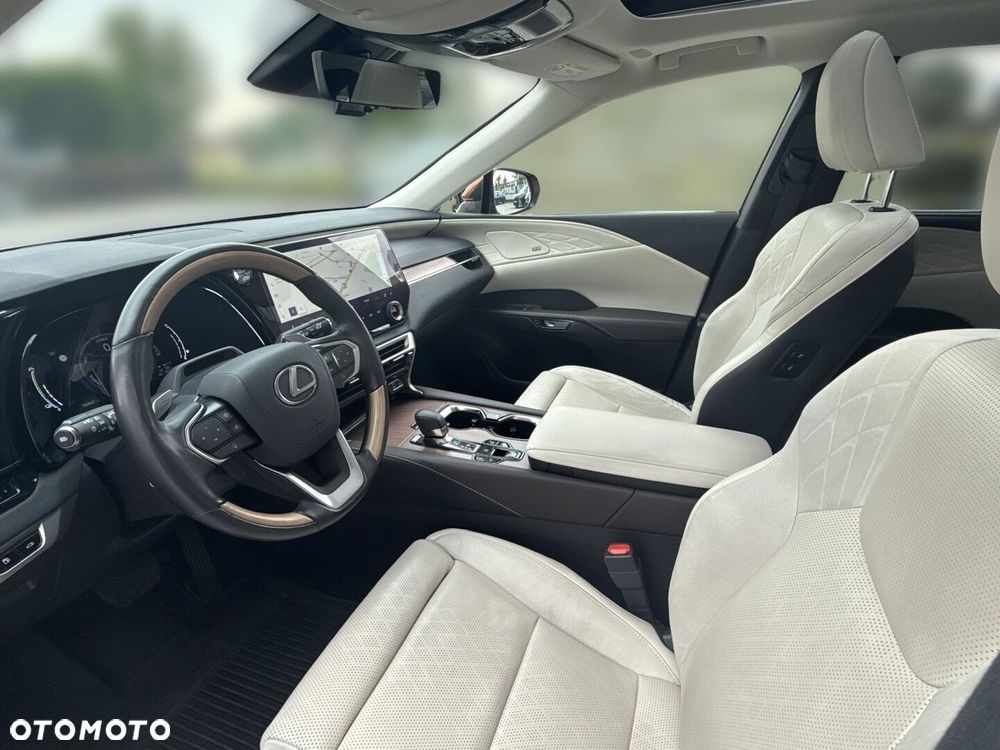 Lexus RX 450h+ Omotenashi - 9