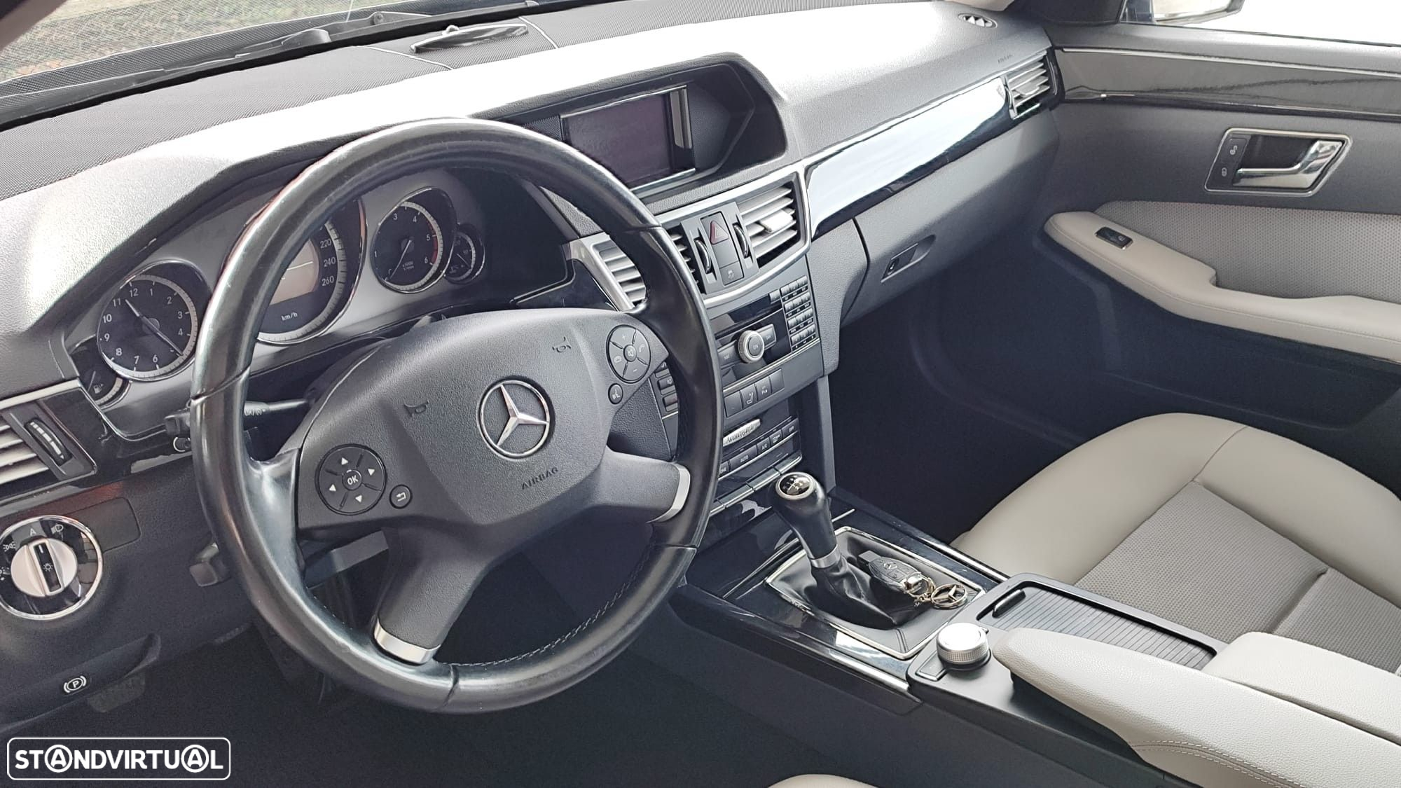 Mercedes-Benz E 220 CDi Avantgarde - 27