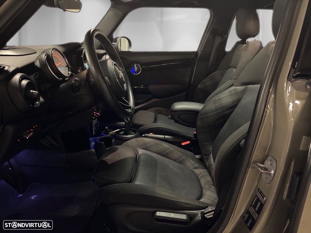 MINI 5 Portas Cooper Auto - 5